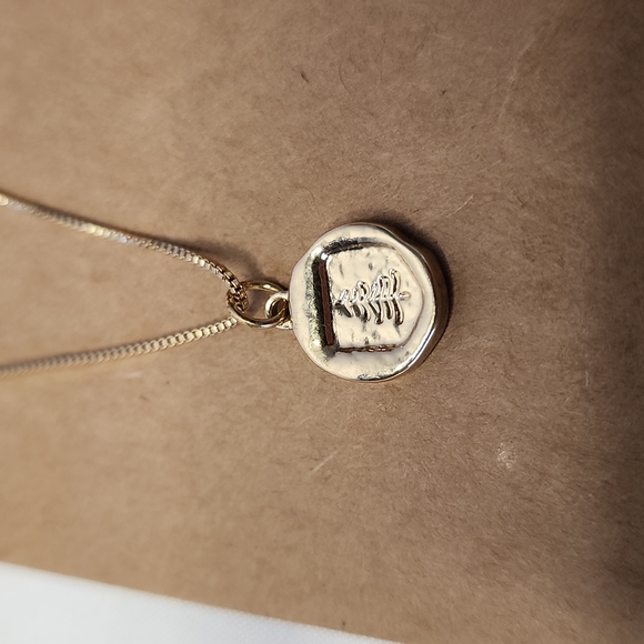 Arrow Necklace - Picture 2 of 3